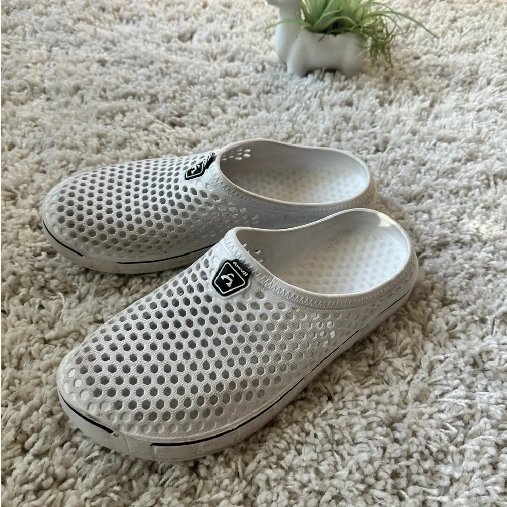 Amoji men’s white water shoe slip on breathable crock like slides